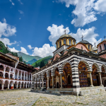 Descubre la belleza escondida del Monasterio de Rila, la joya cultural de Bulgaria